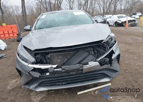 2023 Kia Forte Lxs z USA, uszkodzony, nr VIN 3KPF24AD1PE536695